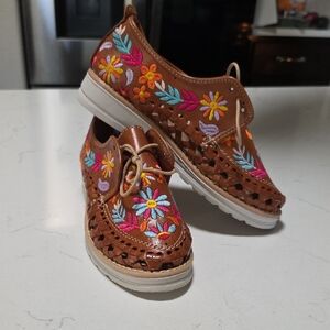 NWOT Embroidered Brown Leather Women's Shoes Size 6 Artesanal Made In MEXICO